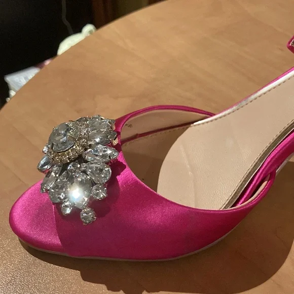 Badgley Mischka Jewel Heels - Picture 3 of 9